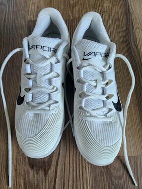 Nike Vapor Men's White Athletic Shoes with Black Swoosh Accents Sz 8.5